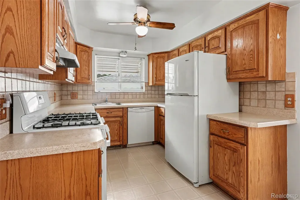 26313 Delton Street Madison Heights City MI 48071
