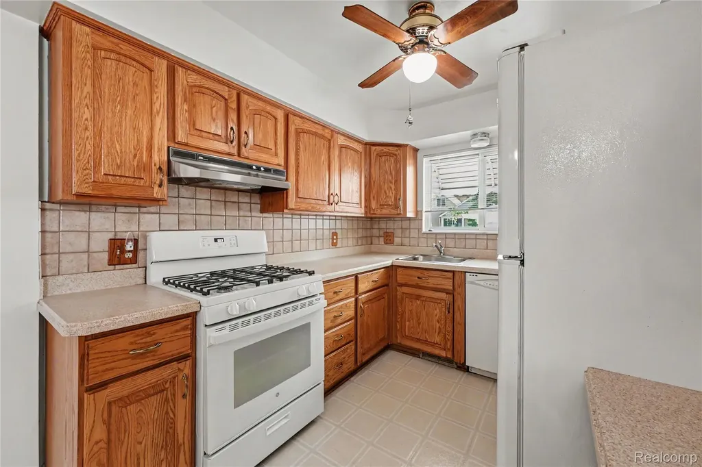 26313 Delton Street Madison Heights City MI 48071
