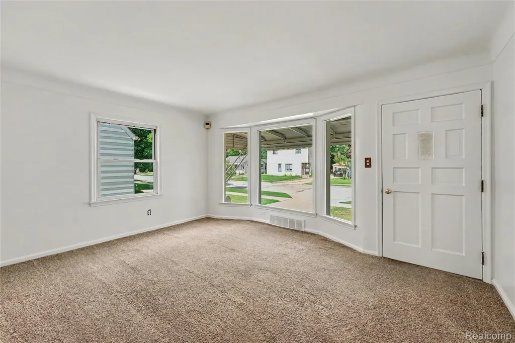 26313 Delton Street Madison Heights City MI 48071