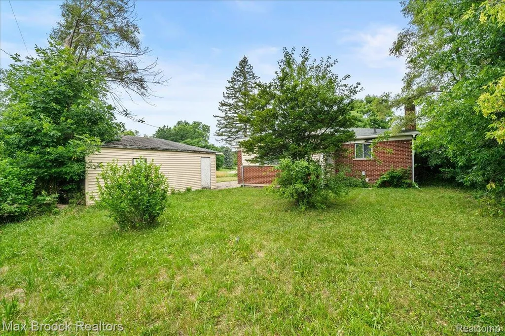 1913 Basil Lane Flint City MI 48504