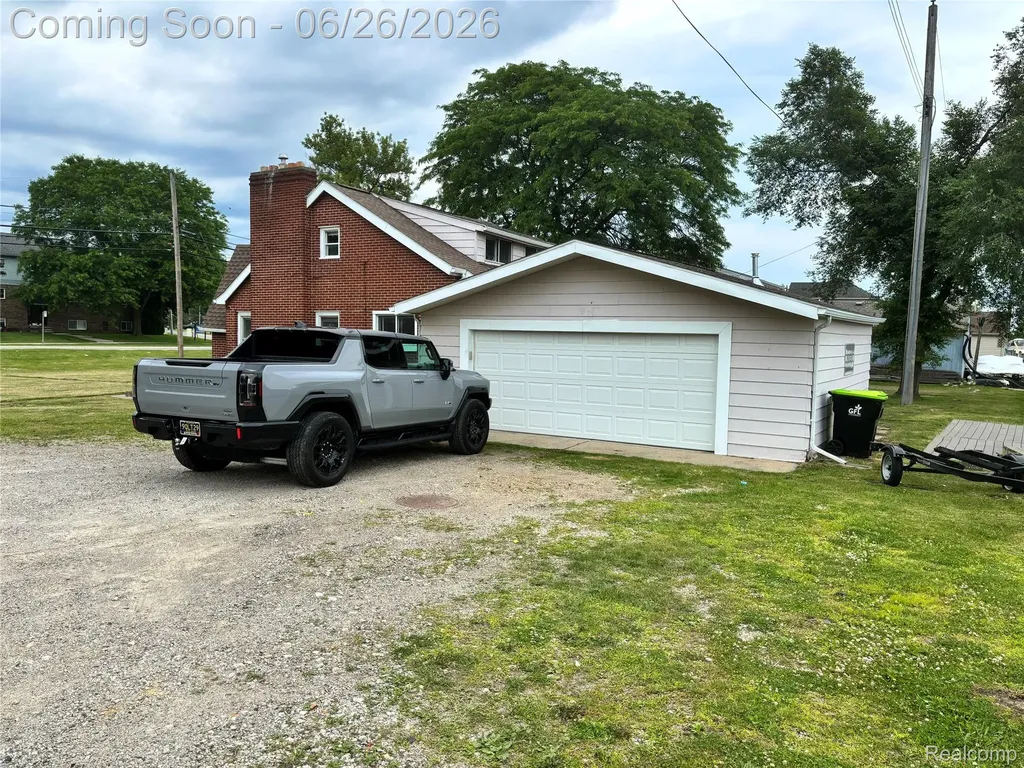 45824 Jefferson Avenue Chesterfield Township MI 48047