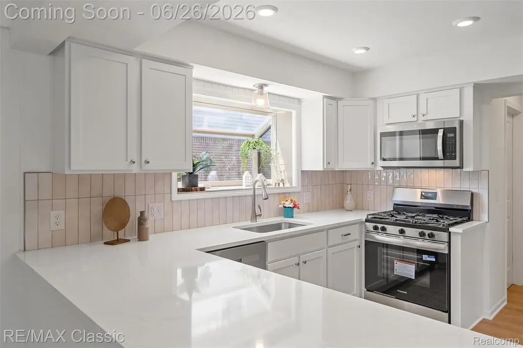 7432 Hillsboro Drive Canton Charter Township MI 48187