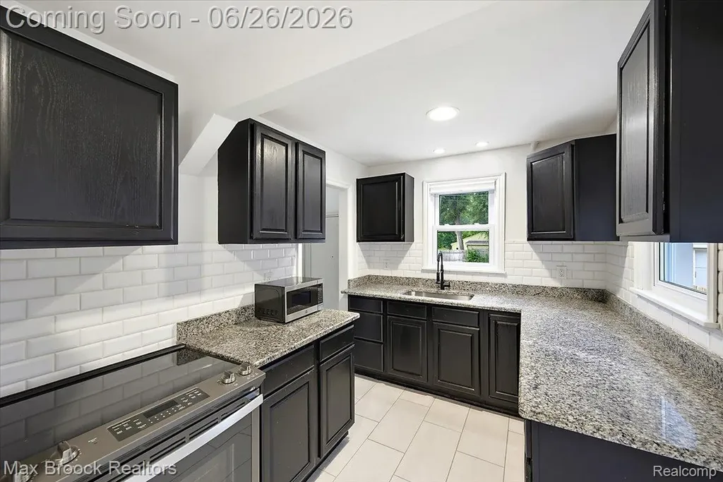 48023 Rex Street Shelby Charter Township MI 48317