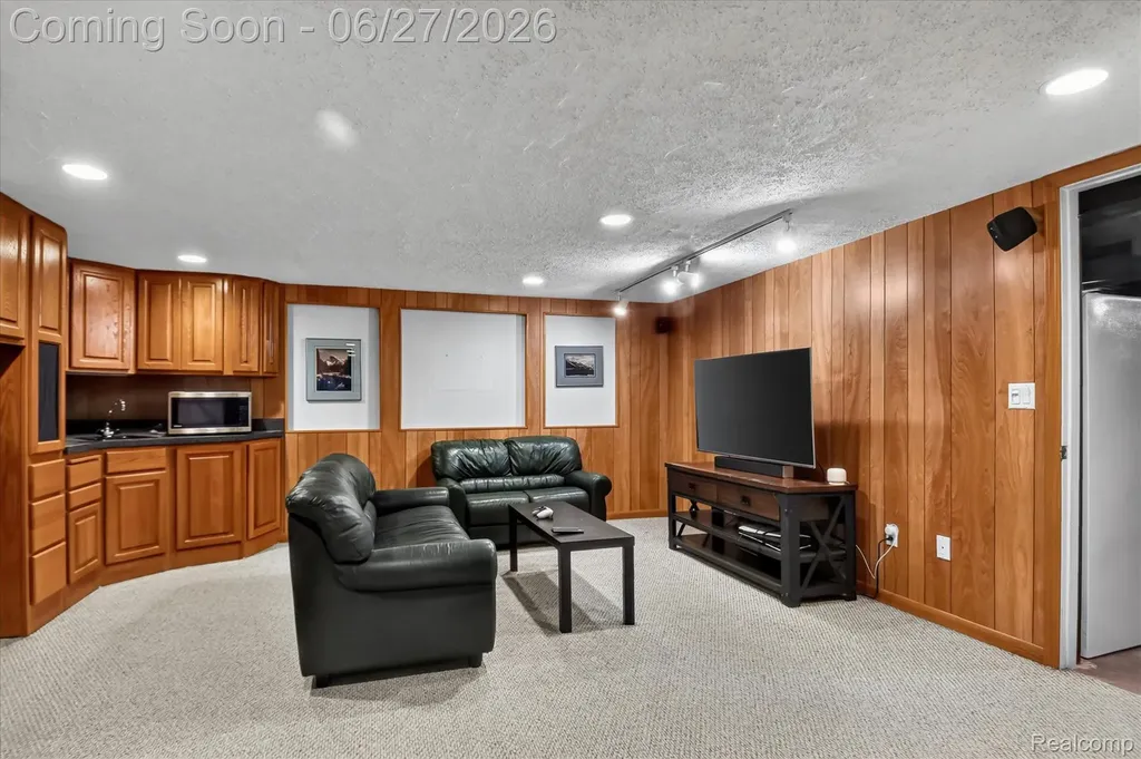 30150 Ardmore Drive Farmington Hills City MI 48334
