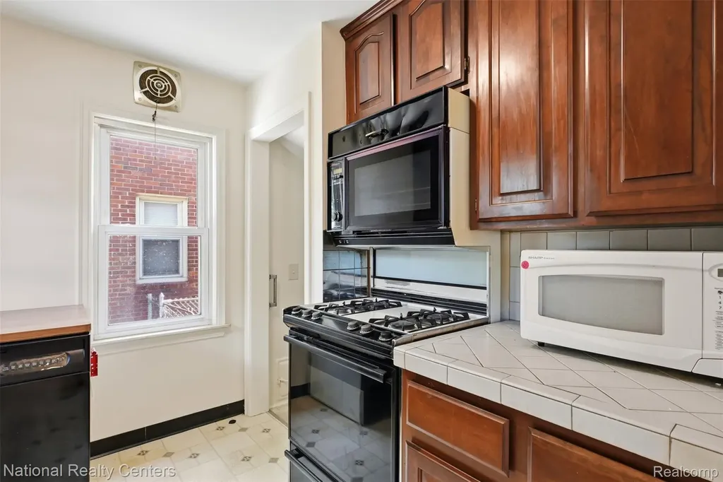 9951 Marion Redford Charter Township MI 48239