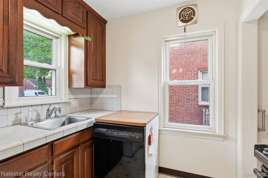 9951 Marion Redford Charter Township MI 48239