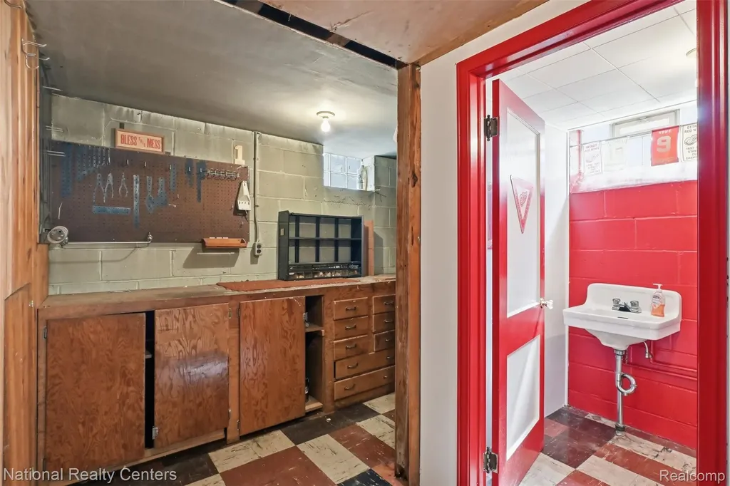 9951 Marion Redford Charter Township MI 48239