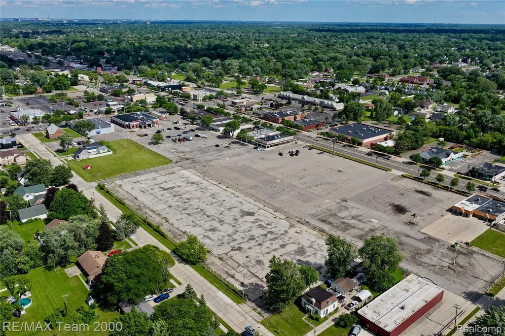 5705 Middlebelt Road Garden City City MI 48135