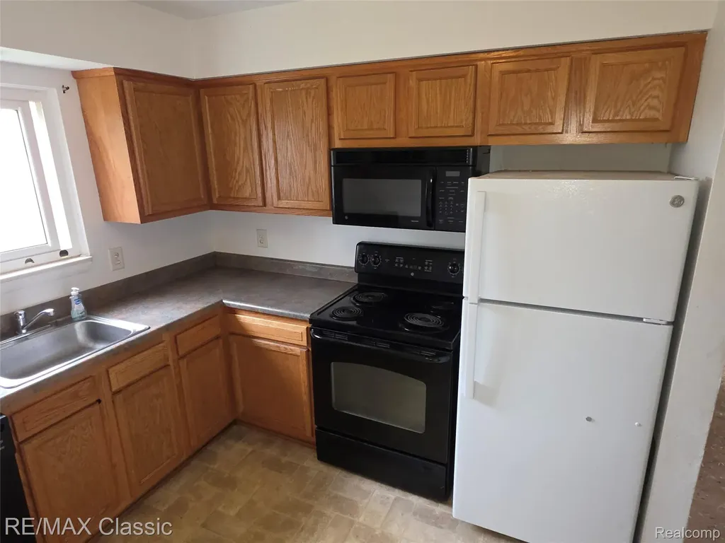 1101 Tienken Court Rochester Hills City MI 48306