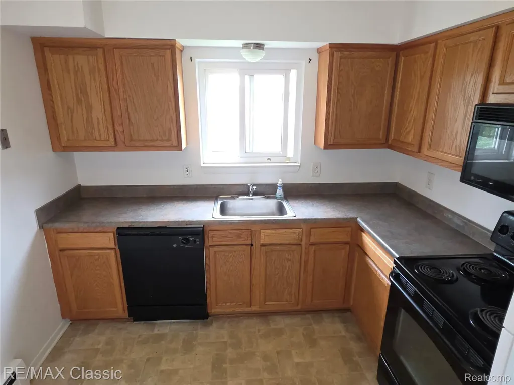 1101 Tienken Court Rochester Hills City MI 48306