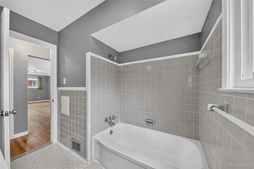 12842 Brady Redford Charter Township MI 48239