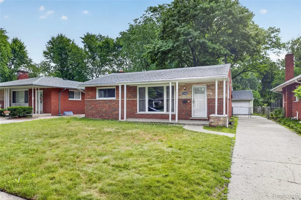 12842 Brady Redford Charter Township MI 48239