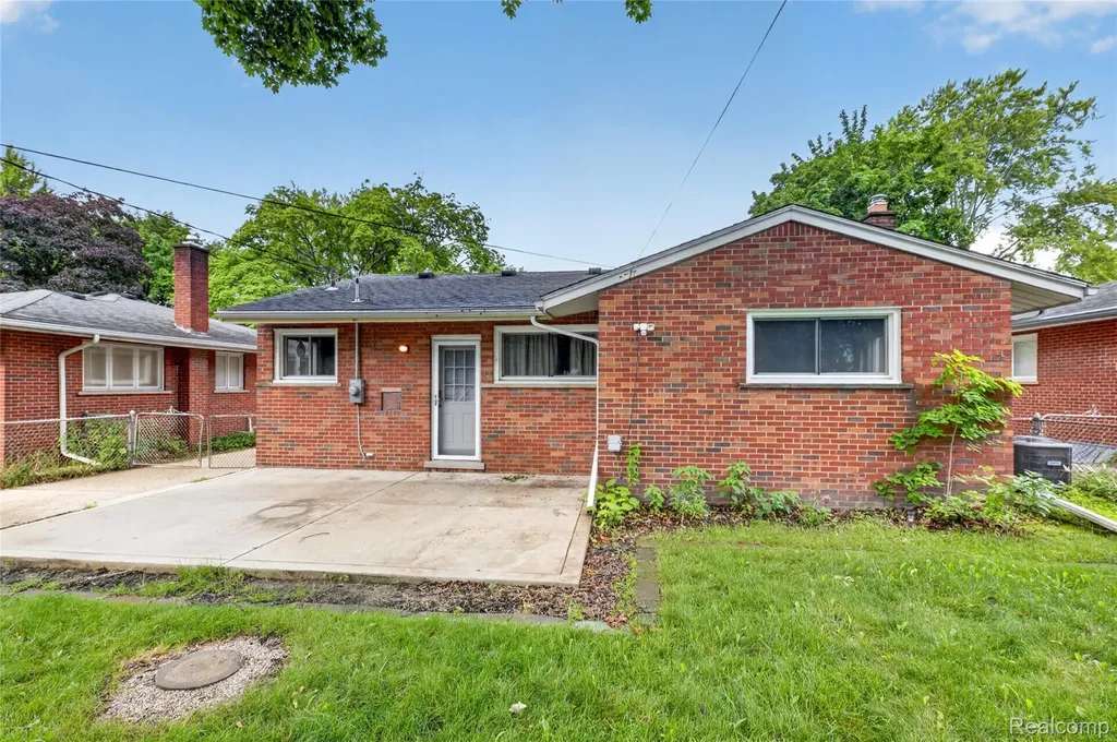 12842 Brady Redford Charter Township MI 48239