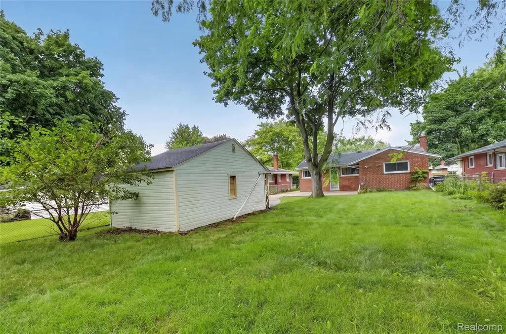 12842 Brady Redford Charter Township MI 48239
