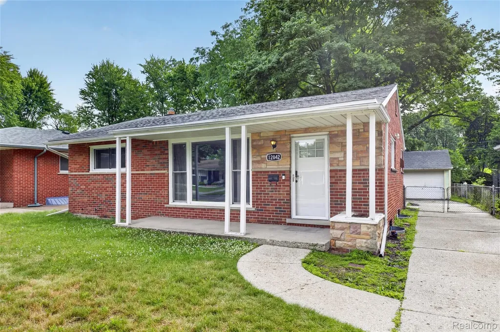 12842 Brady Redford Charter Township MI 48239