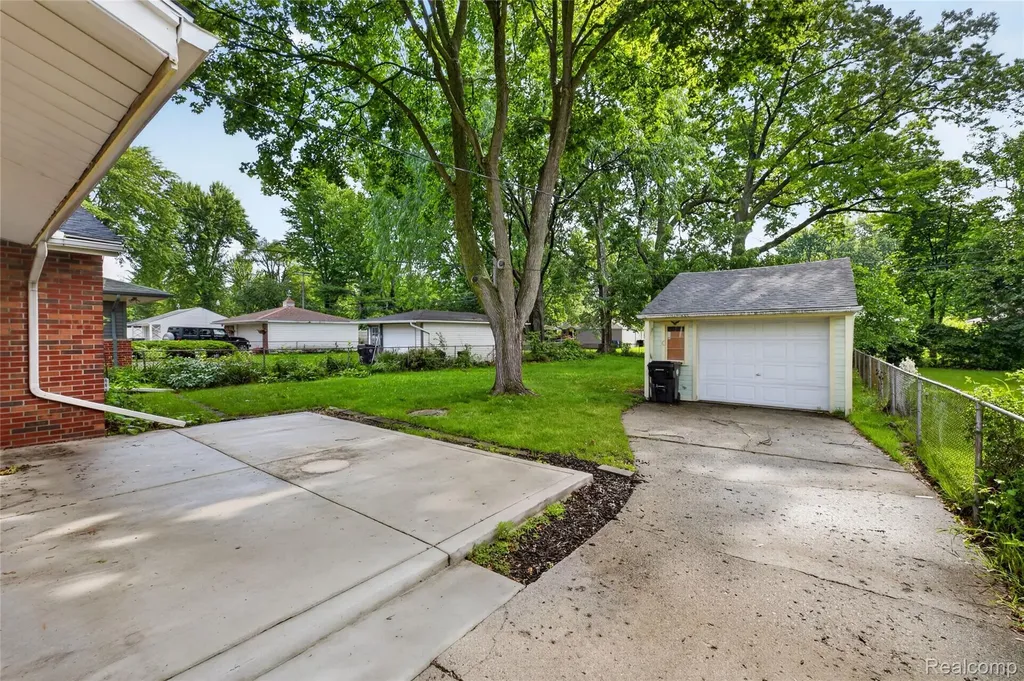 12842 Brady Redford Charter Township MI 48239