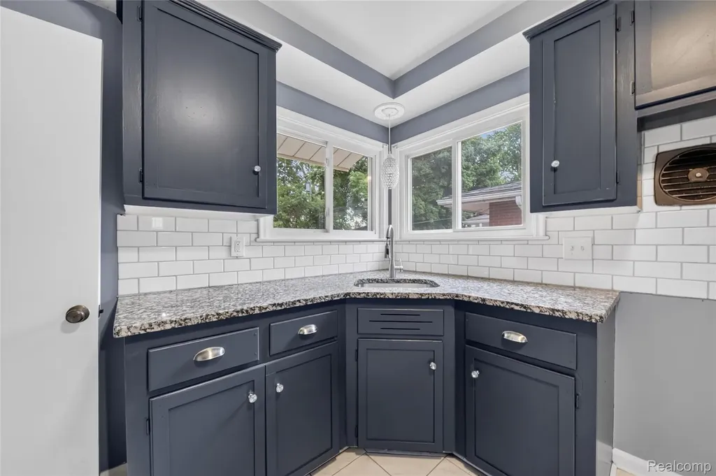 12842 Brady Redford Charter Township MI 48239