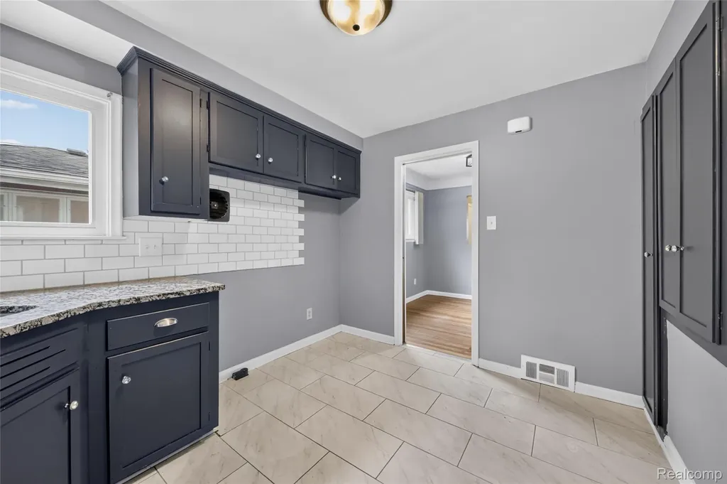 12842 Brady Redford Charter Township MI 48239