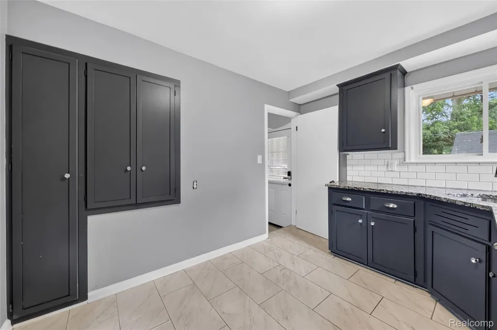 12842 Brady Redford Charter Township MI 48239