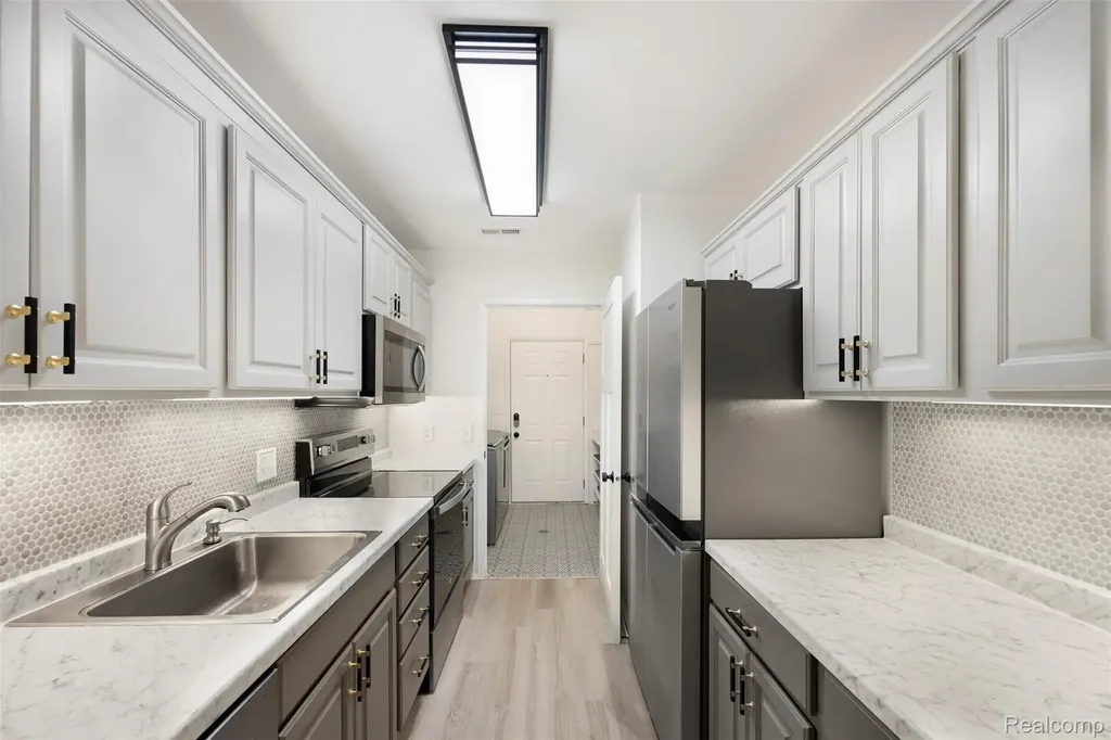 686 Peninsula Court Ann Arbor City MI 48105