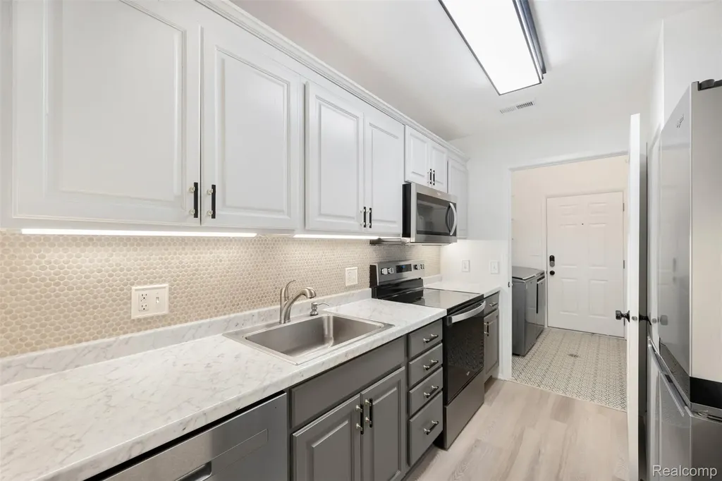 686 Peninsula Court Ann Arbor City MI 48105