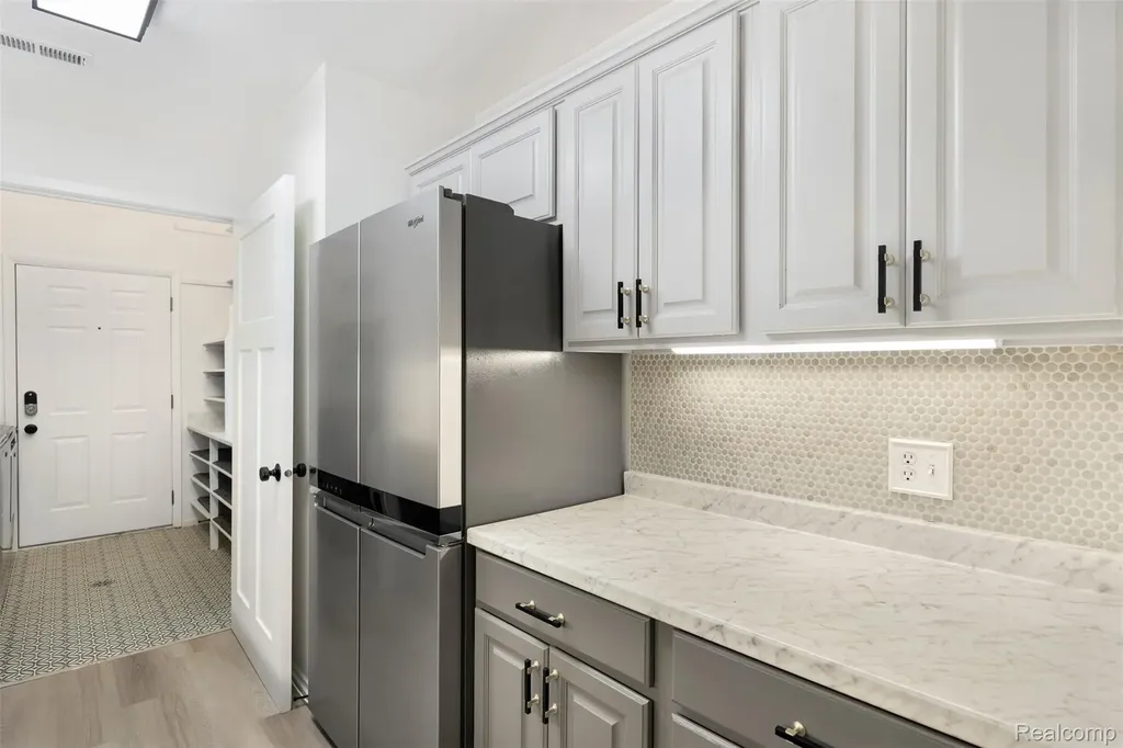 686 Peninsula Court Ann Arbor City MI 48105