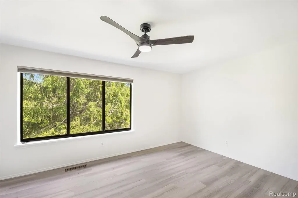 686 Peninsula Court Ann Arbor City MI 48105