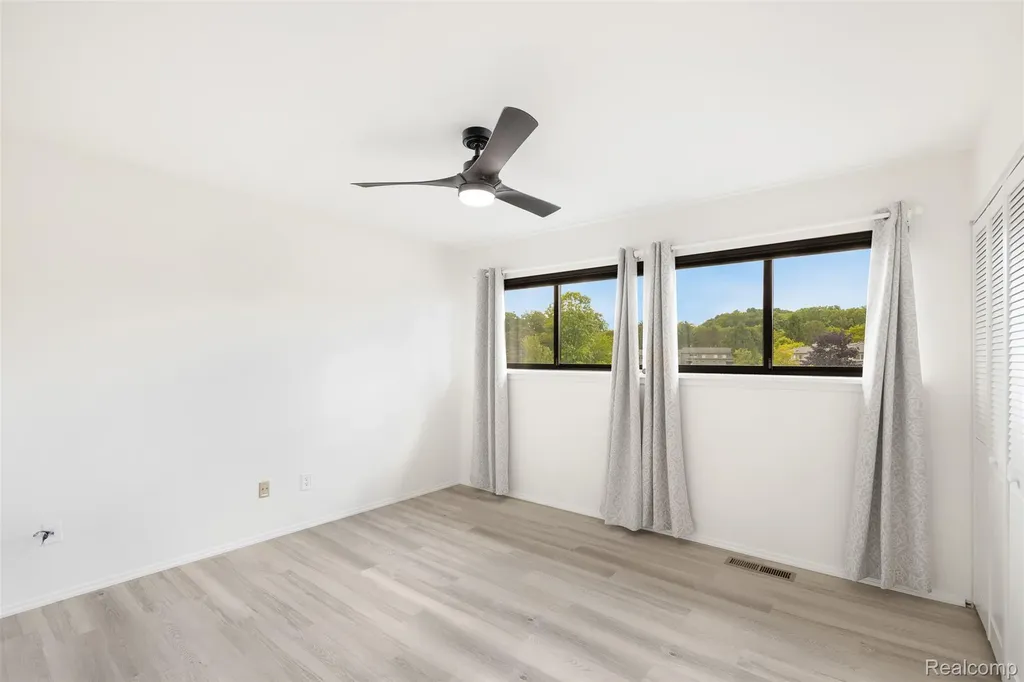 686 Peninsula Court Ann Arbor City MI 48105