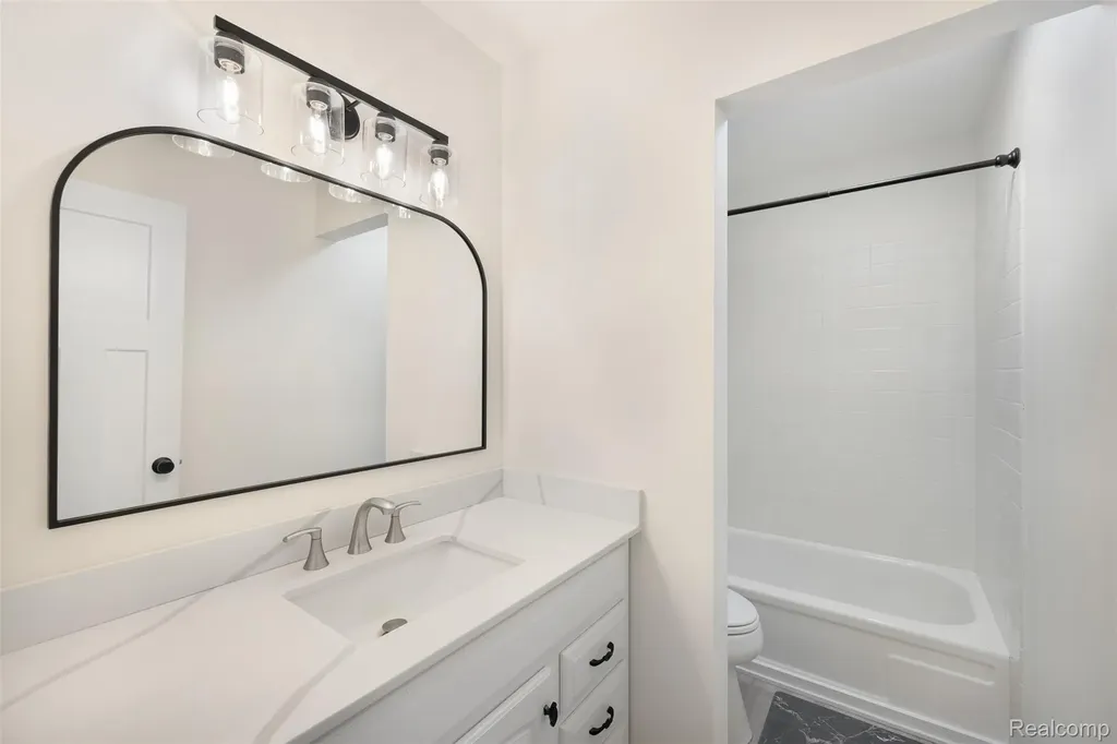 686 Peninsula Court Ann Arbor City MI 48105