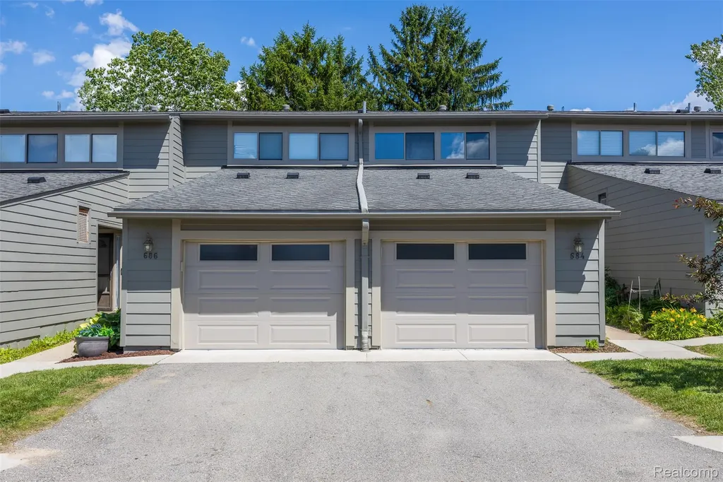686 Peninsula Court Ann Arbor City MI 48105