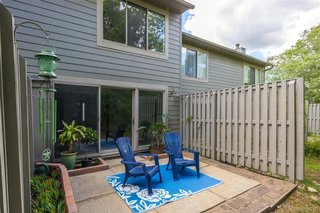 686 Peninsula Court Ann Arbor City MI 48105