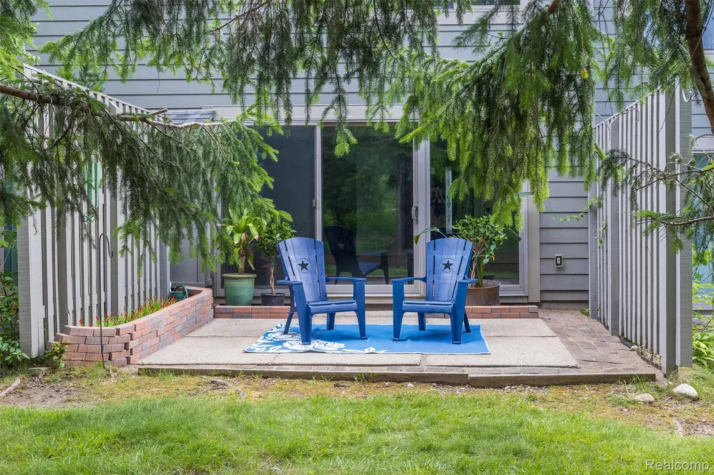 686 Peninsula Court Ann Arbor City MI 48105