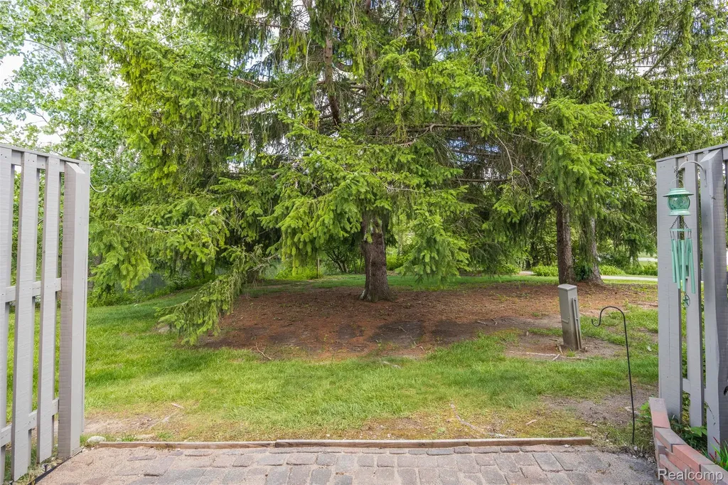 686 Peninsula Court Ann Arbor City MI 48105