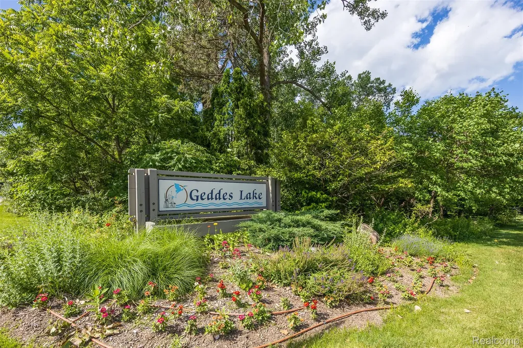 686 Peninsula Court Ann Arbor City MI 48105