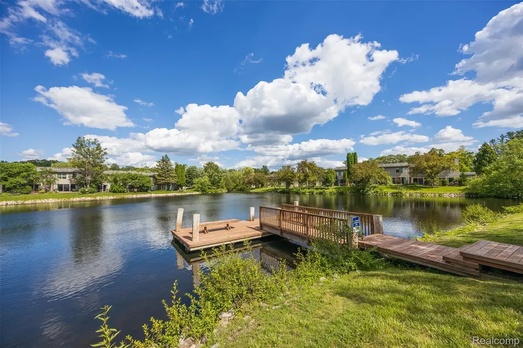686 Peninsula Court Ann Arbor City MI 48105