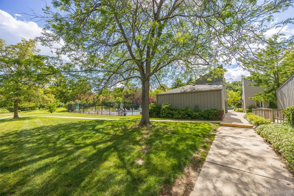 686 Peninsula Court Ann Arbor City MI 48105