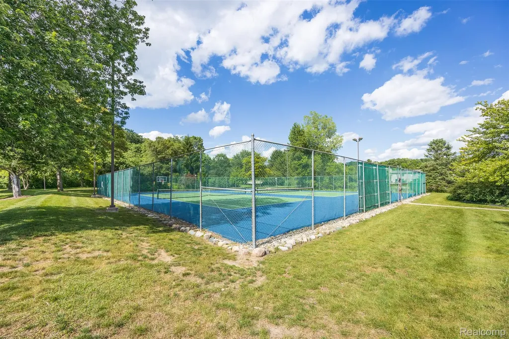 686 Peninsula Court Ann Arbor City MI 48105