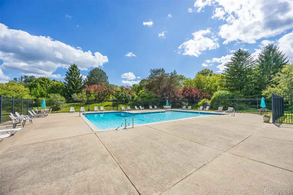 686 Peninsula Court Ann Arbor City MI 48105
