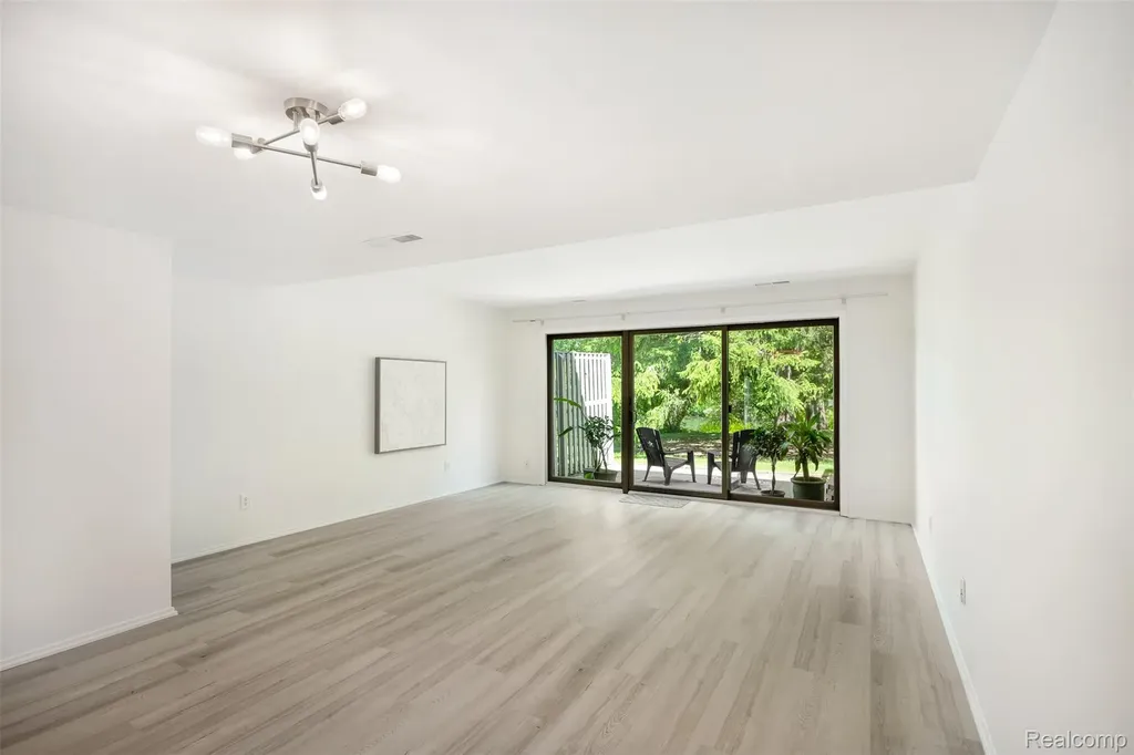686 Peninsula Court Ann Arbor City MI 48105