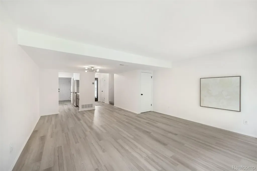 686 Peninsula Court Ann Arbor City MI 48105