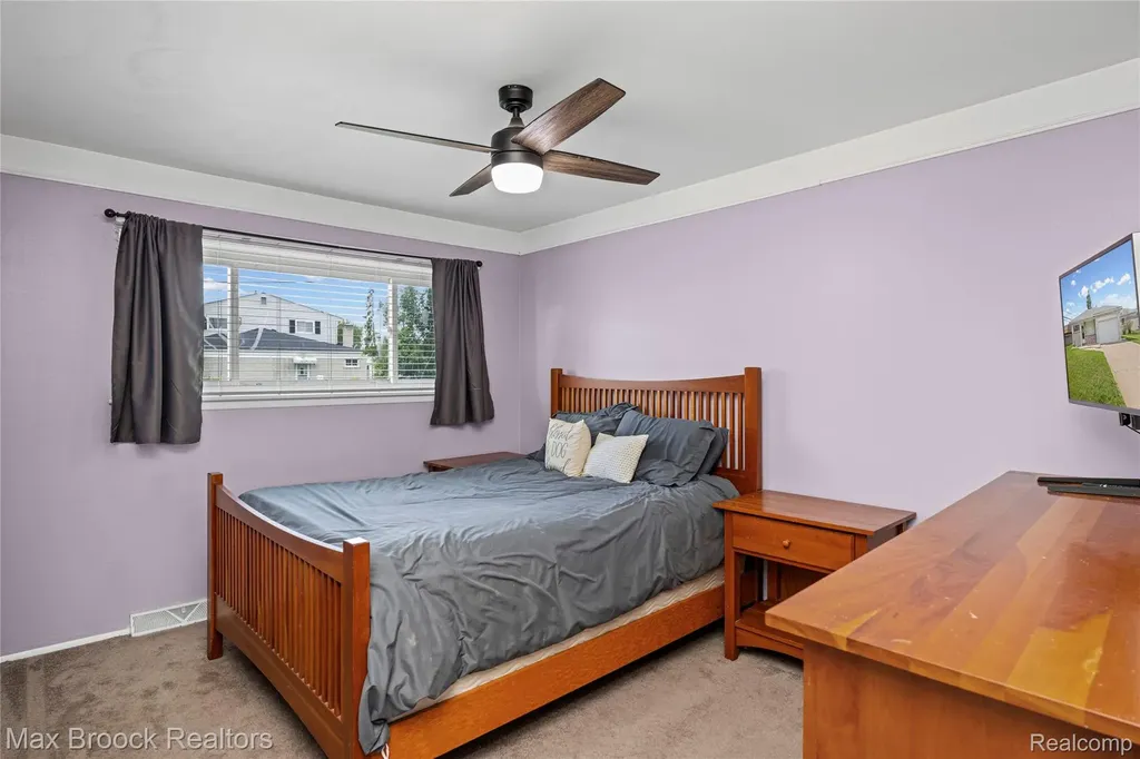 29501 Van Laan Drive Warren City MI 48092