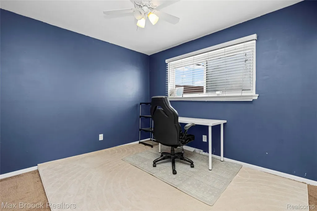 29501 Van Laan Drive Warren City MI 48092