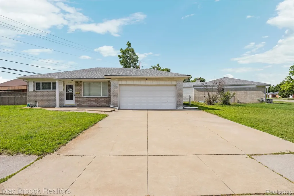 29501 Van Laan Drive Warren City MI 48092