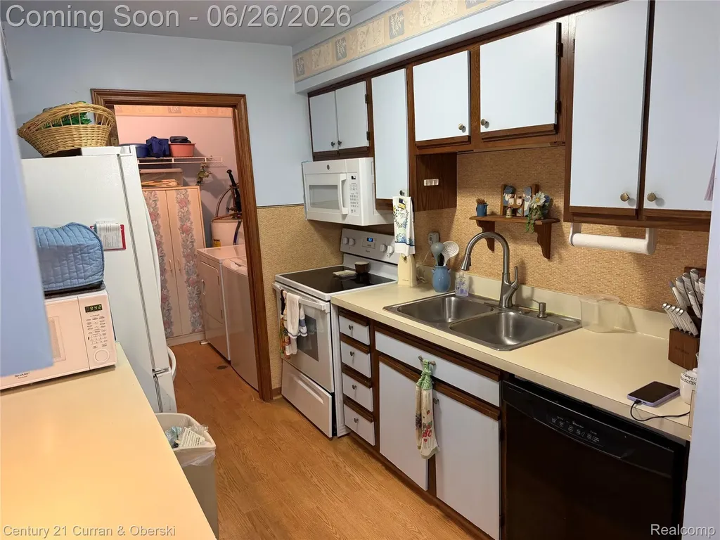 1454 Shoemaker Drive Westland City MI 48185
