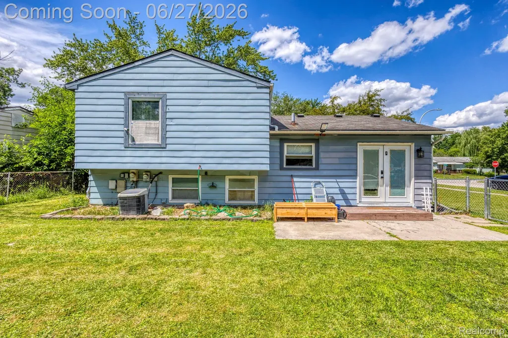 15212 Orchard Court Romulus City MI 48174