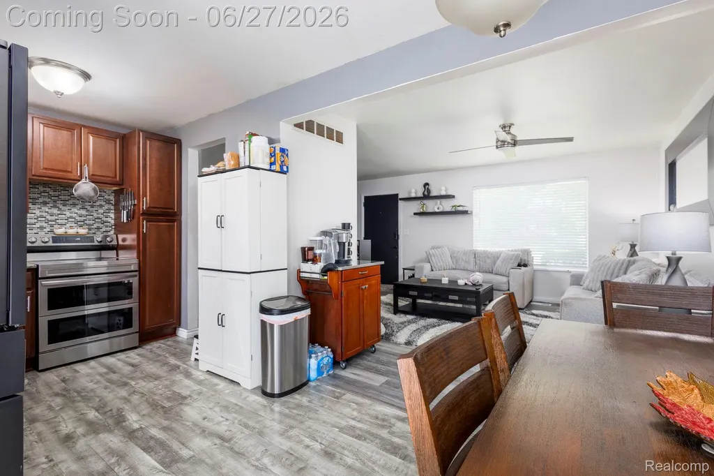 15212 Orchard Court Romulus City MI 48174