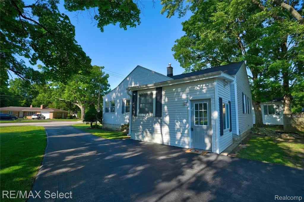 406 E Vienna Street Clio City MI 48420