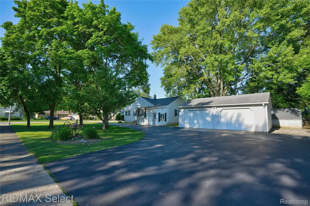 406 E Vienna Street Clio City MI 48420