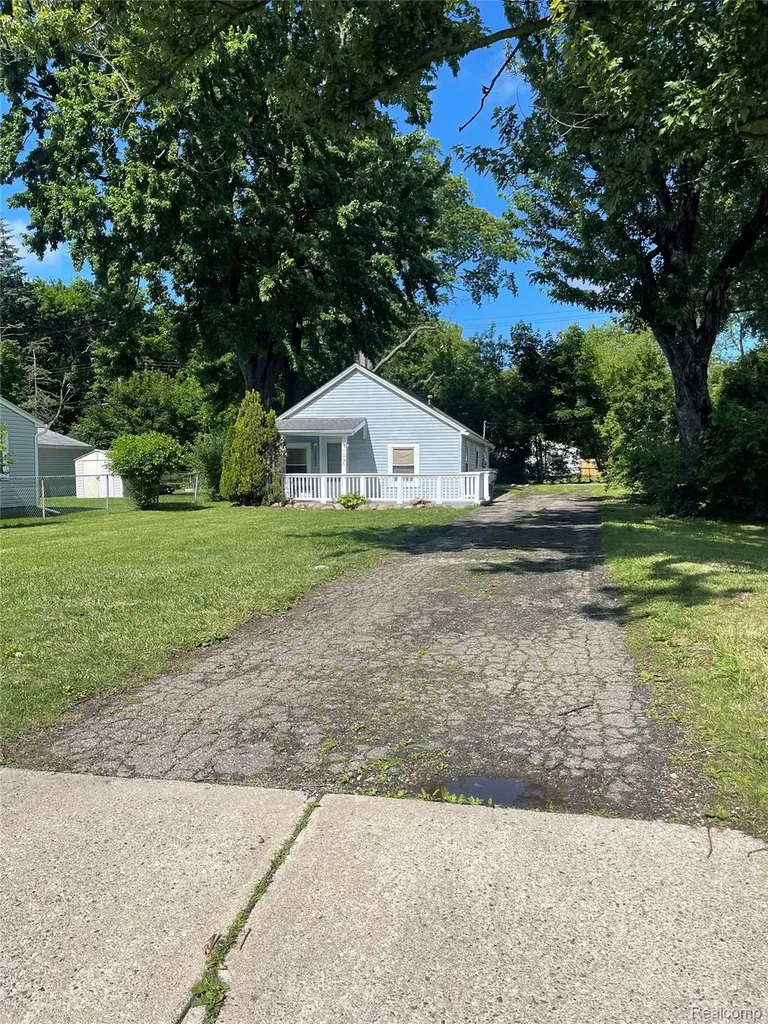 1093 Meadowlawn Drive Pontiac City MI 48340