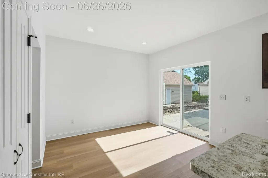 27824 Groveland Street Madison Heights City MI 48071